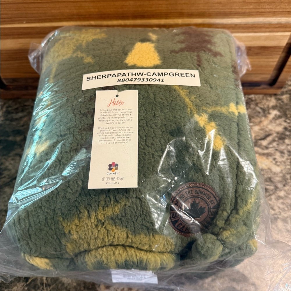 Lug Sherpa Camp Green Blanket